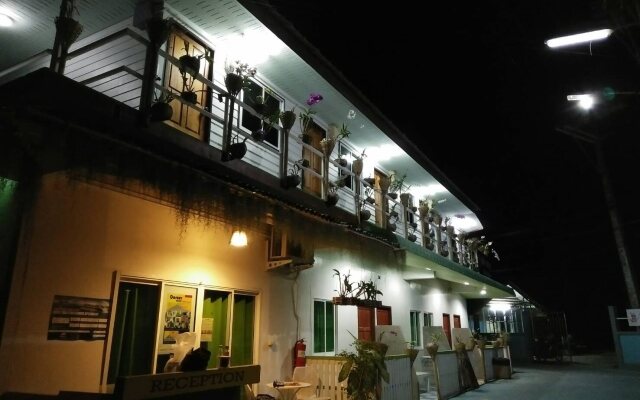 Lipe Corner Guesthouse