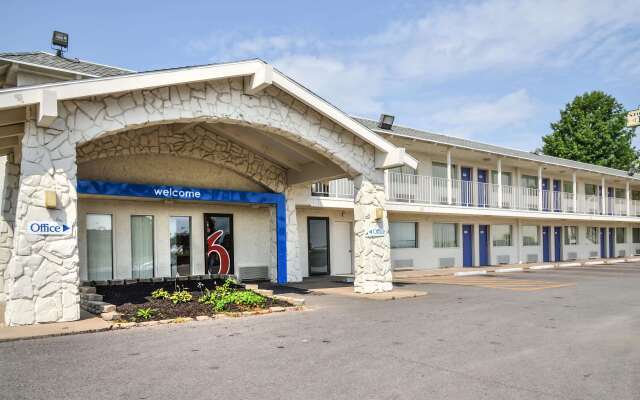 Motel 6 Saint Joseph, MO