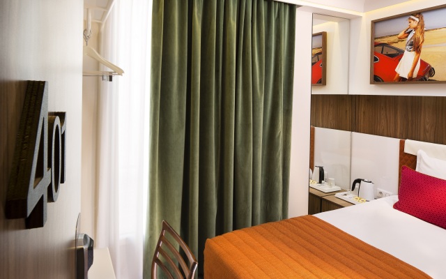 Eiffel Turenne Hotel