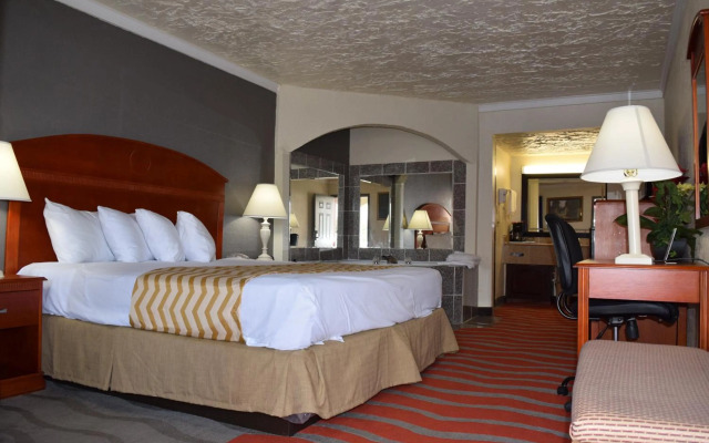 Travelodge Inn & Suites by Wyndham Norman