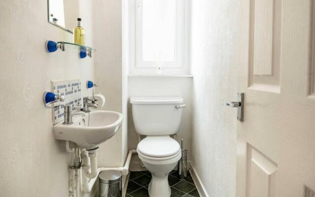 ☆ Central, Spacious Apartment Close to University☆