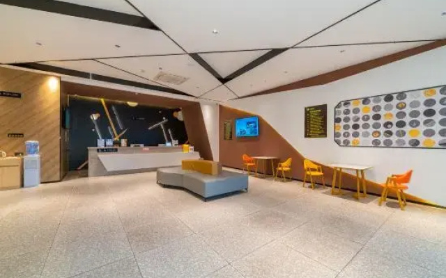 IU Hotel (Liuzhou Guyan Street Longtan Park)