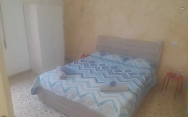 catania airport room  low cost