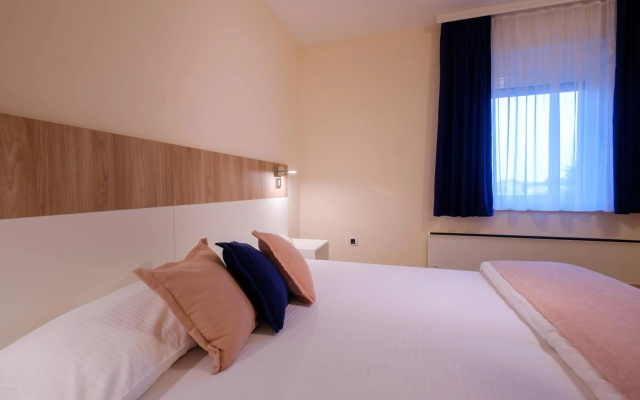 Airport Garni Hotel