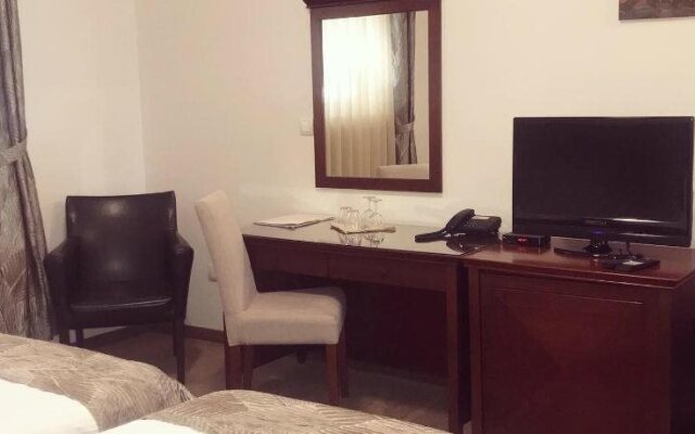 Garni Hotel Semlin B&B