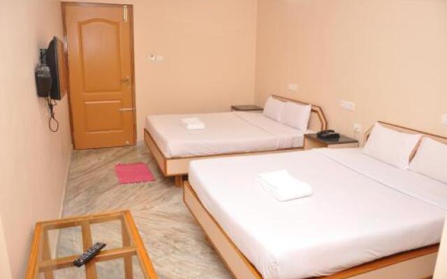 Hotel Saravana Grand