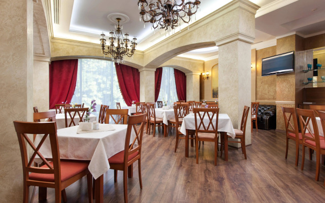 Aleksandrovskiy Hotel