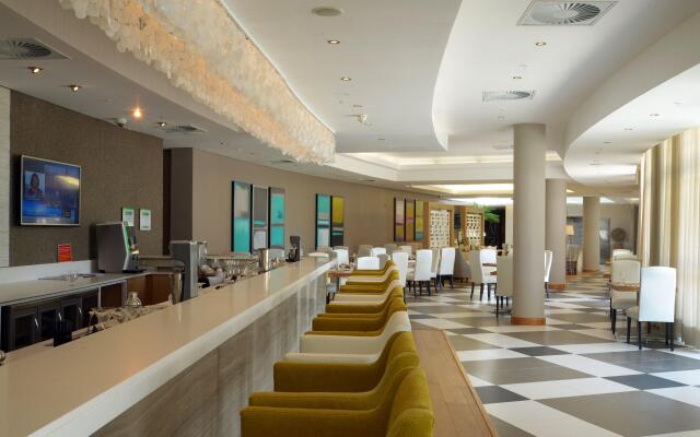 Holiday Inn Mauritius Mon Tresor by IHG
