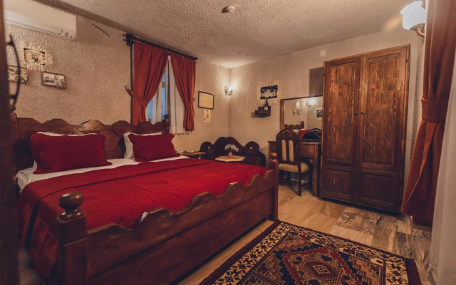 Maccan Cave Hotel