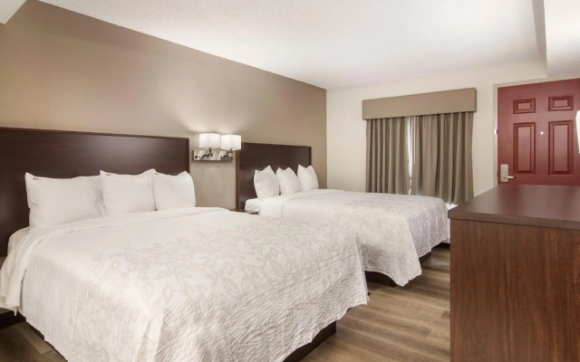 Red Roof Inn PLUS+ & Suites Erie