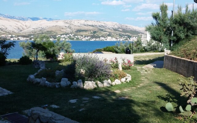 Scenic Apartment in Dalmatia With Lovely Garden