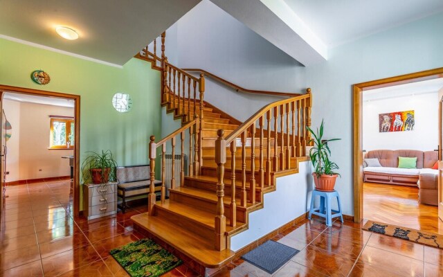 Stunning Home in Medulin With Wifi and 7 Bedrooms