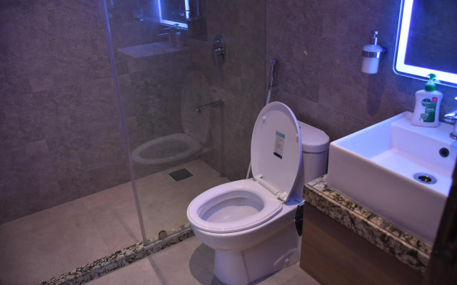 Luxuryhouse-3br-free Car & Driver-balcony-wifi