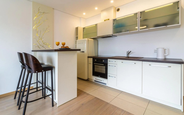 Center Apt, Covered Parking, Balcony, By Cohost