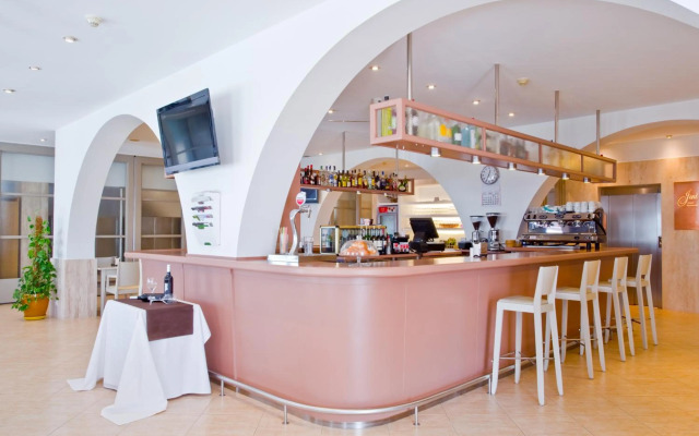 Hotel Jeni & Restaurant