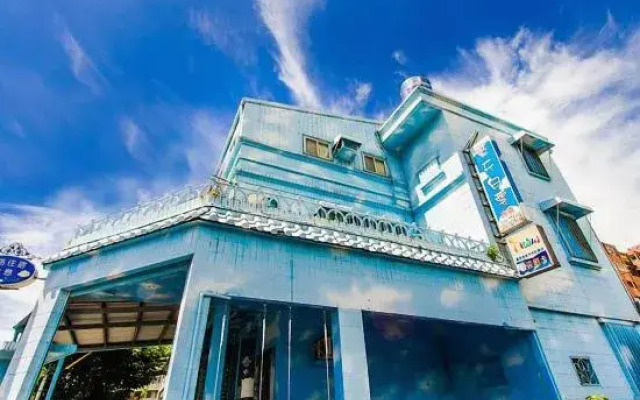 Pure Sky and Cloud Hostel
