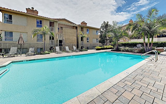 Monarch Vista: Updated W/ Pool & Spa 1 Bedroom Condo