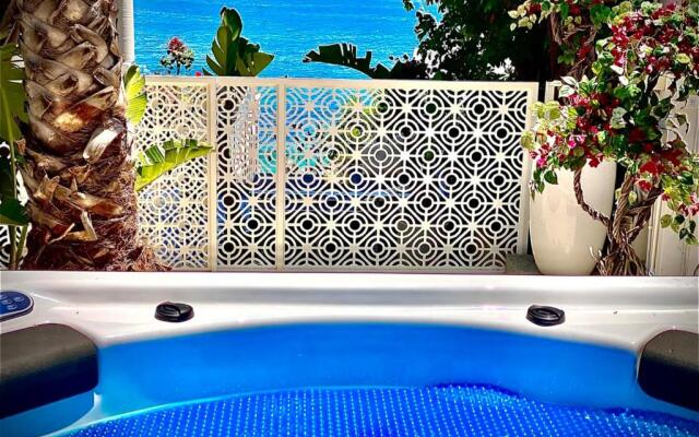 Clifton YOLO Spaces – Clifton Private Beach Villa