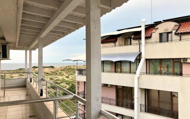 802, spacy apm with sea view.