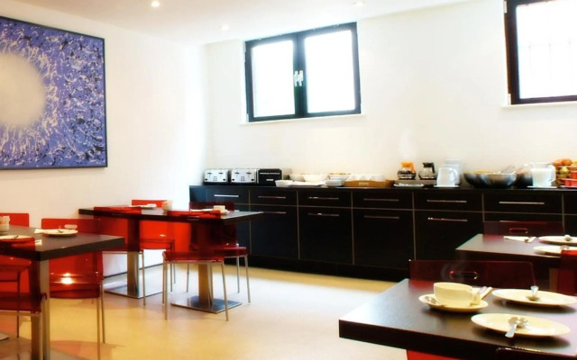 Avni Kensington Hotel