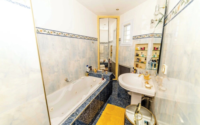 Residence Les Voiles Blanches - Postcard View on the Croisette