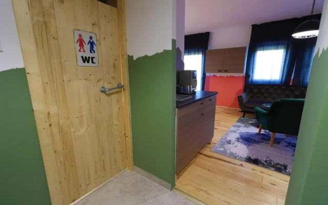 Room Emma,between bus and train station,Netflix,speed Wi-Fi