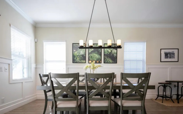 Amazing Beach House Near the Parks