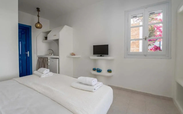Manolis Studios