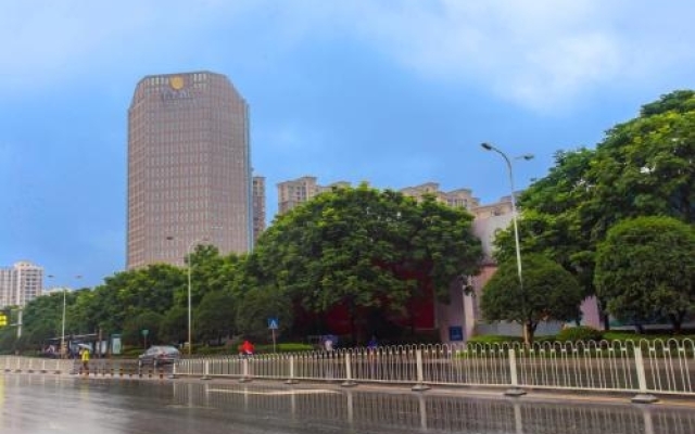 Ji Hotel Wuhan Guanggu