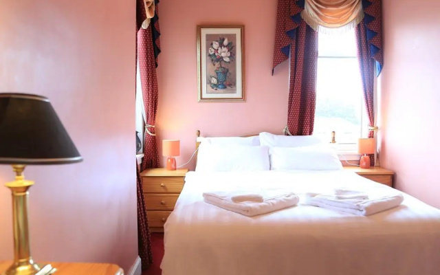 Twin Lions Hotel