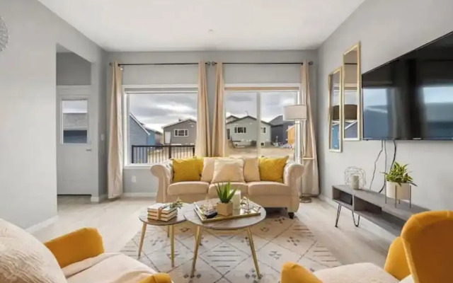 Luxury Modern Home - Livingstone