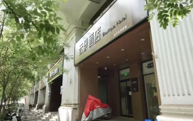 Cloud View Hotel (Beijing New World)