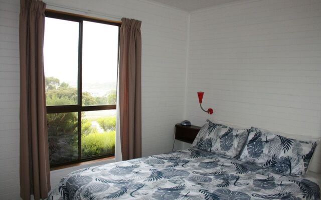 Seaview Holiday Park and  Hostel