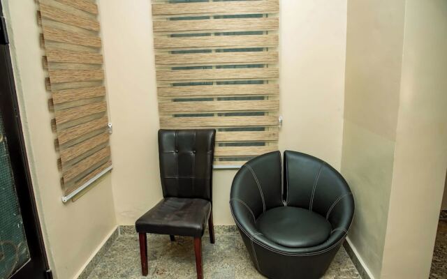 Everland Hotel and Suites