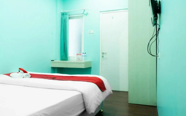 RedDoorz near Gajah Mada Street Semarang