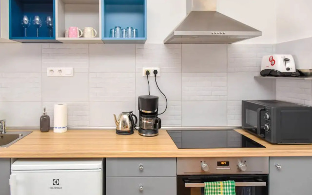 Diamond Astoria 5 sun-lit apartment