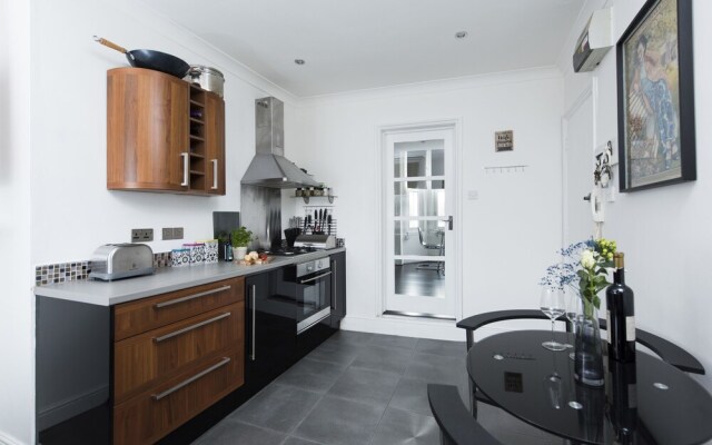 Lovely 1BR Flat Overlooking Southwark Park