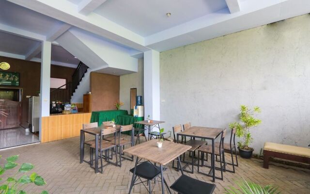 OYO 2453 Artha Graha Vip