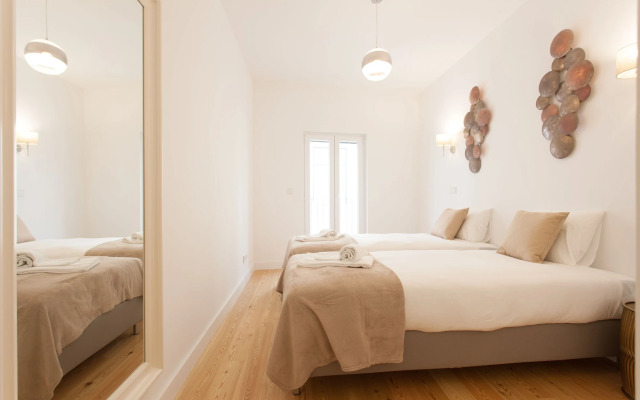 Mouraria Blue Three-Bedroom Apartment w/ Parking - by LU Holidays