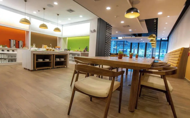 Hampton By Hilton Quito La Carolina Park