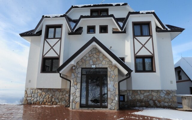 Gomakop Apartments