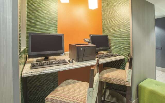 La Quinta Inn & Suites by Wyndham Erie