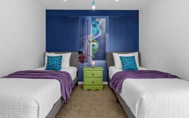 3 Bedrooms S / Lake Berkley Home by RedAwning