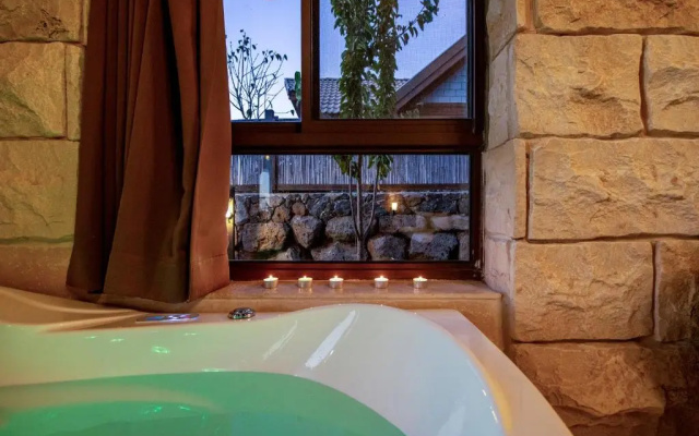 Gilad Cabins