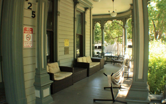 HI Sacramento Hostel