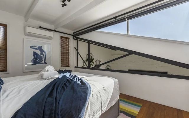 StayCentral - Fitzroy Converted Warehouse Penthouse