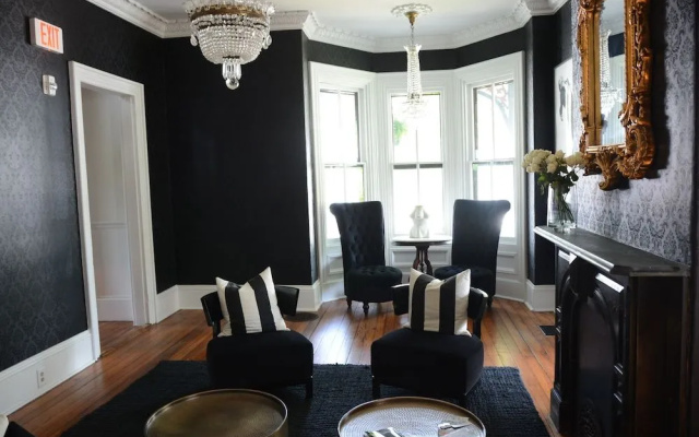 The Hugh Boutique B&B - фото 4