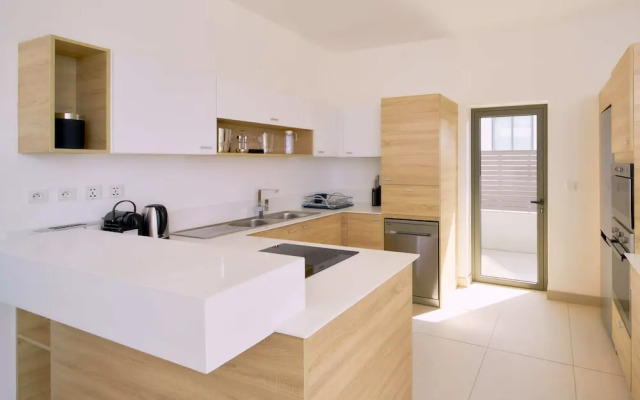 Les Estivales Beachfront Suites & Penthouses with LOV