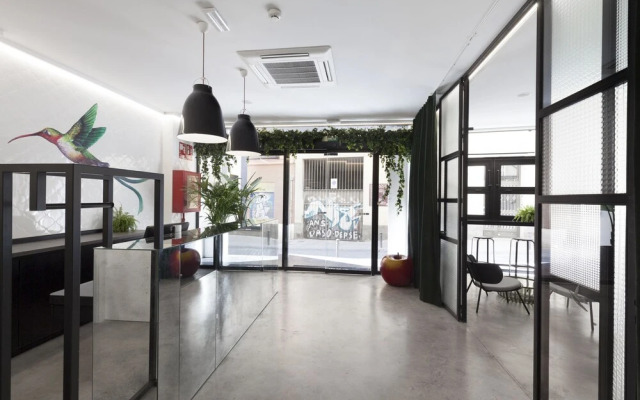2060 The Newton Hostel & Market