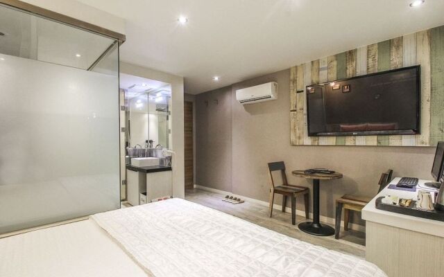 Cube Hotel